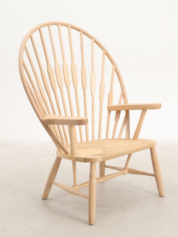 Hans Wegner Peacock Chair Replica