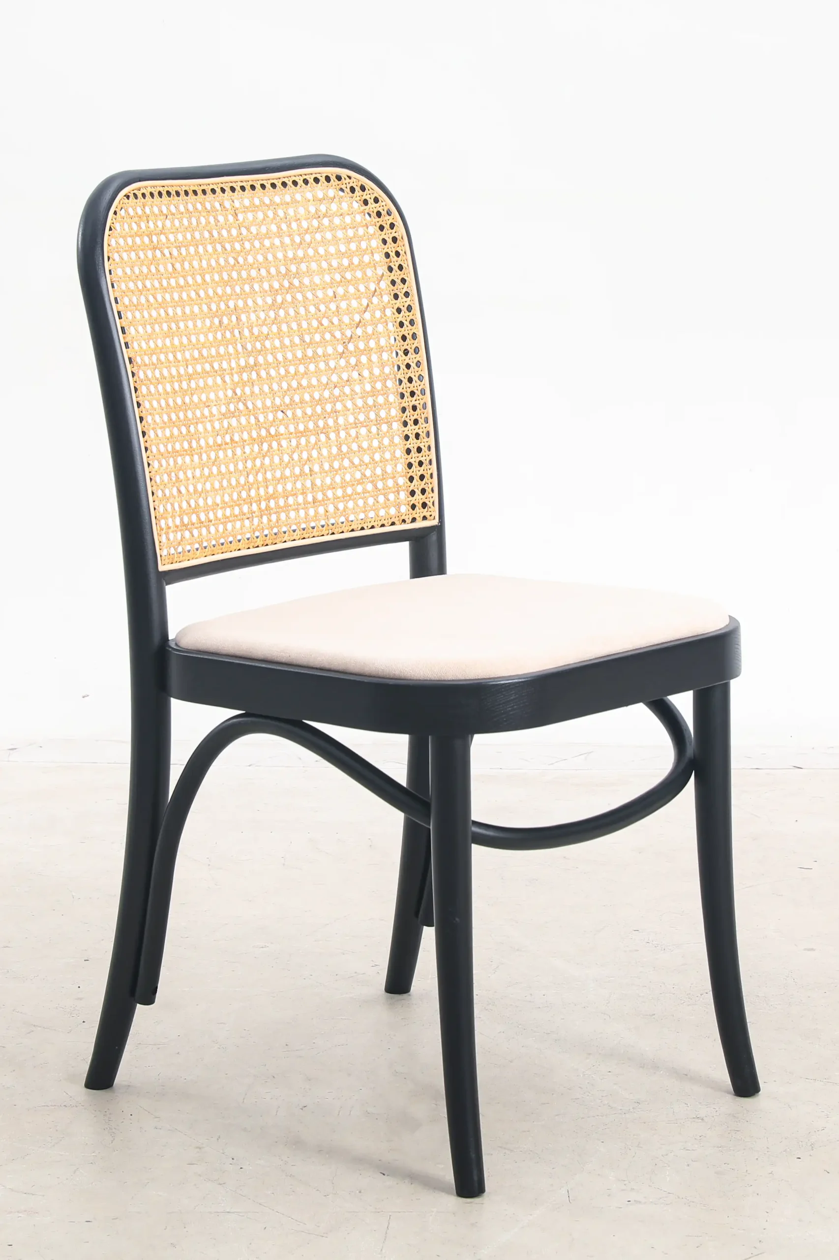 Photo of Josef Hoffmann's NO.811 chair from the front, featuring its sleek bentwood frame and woven cane seat, exemplifying a blend of modern elegance and classic craftsmanship.