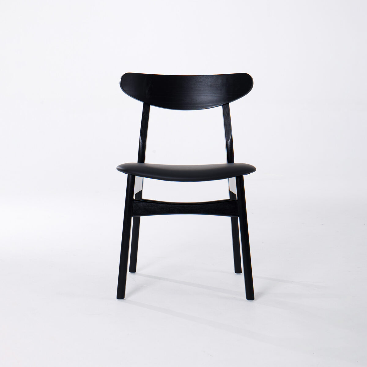 CH30P Chair_Black_B1 A black wooden chair with a curved backrest and simple, modern design, shown against a plain white background.
